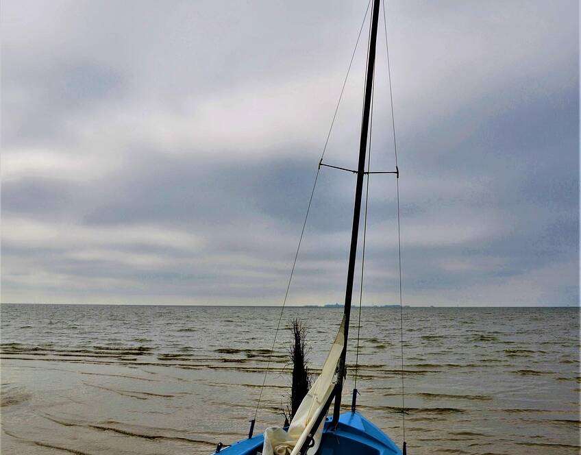 RIB-båd på åbent hav med passagerer ombord.