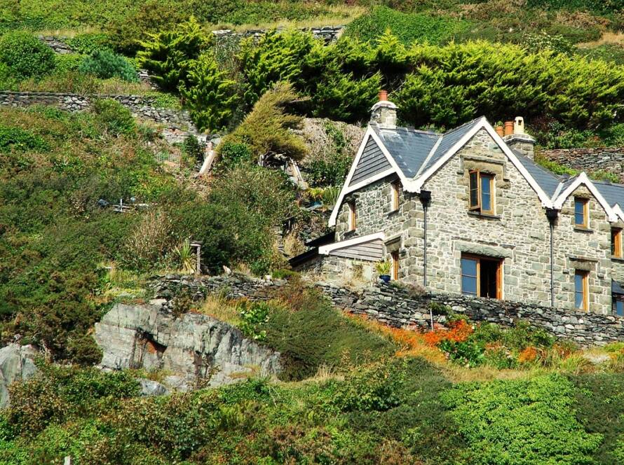 RIB-båd på åbent hav med passagerer ombord.